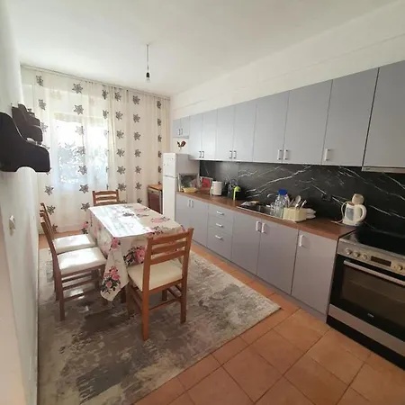 Spacious House With A Big Garden And Fire Pit *