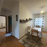 Σπίτι διακοπών Spacious House With A Big Garden And Fire Pit Τίρανα
