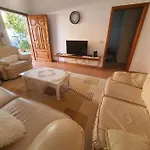 Σπίτι διακοπών Spacious House With A Big Garden And Fire Pit Τίρανα