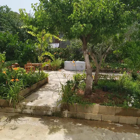 Σπίτι διακοπών Spacious House With A Big Garden And Fire Pit *