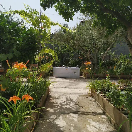 Spacious House With A Big Garden And Fire Pit Σπίτι διακοπών Τίρανα