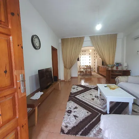 Σπίτι διακοπών Spacious House With A Big Garden And Fire Pit