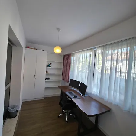 Spacious House With A Big Garden And Fire Pit Tirana