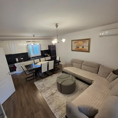 Spacious House With A Big Garden And Fire Pit Tirana