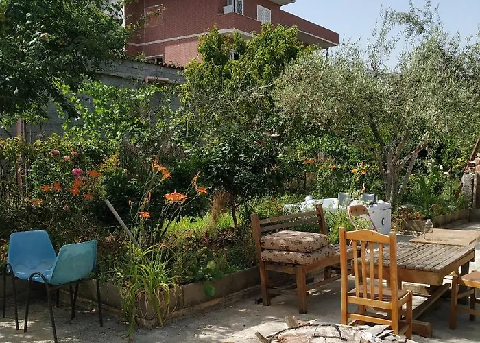 Spacious House With A Big Garden And Fire Pit 度假居 地拉那