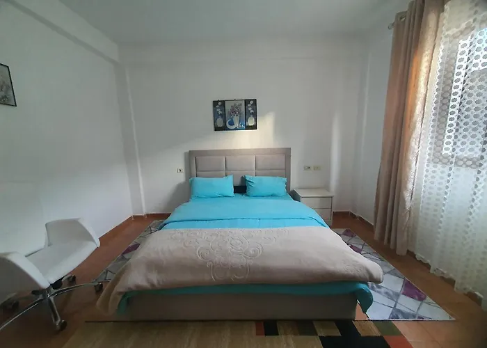 度假居 Spacious House With A Big Garden And Fire Pit 地拉那