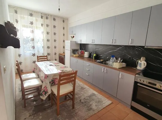 Spacious House With A Big Garden And Fire Pit *