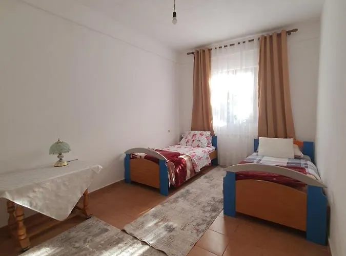 Spacious House With A Big Garden And Fire Pit 度假居